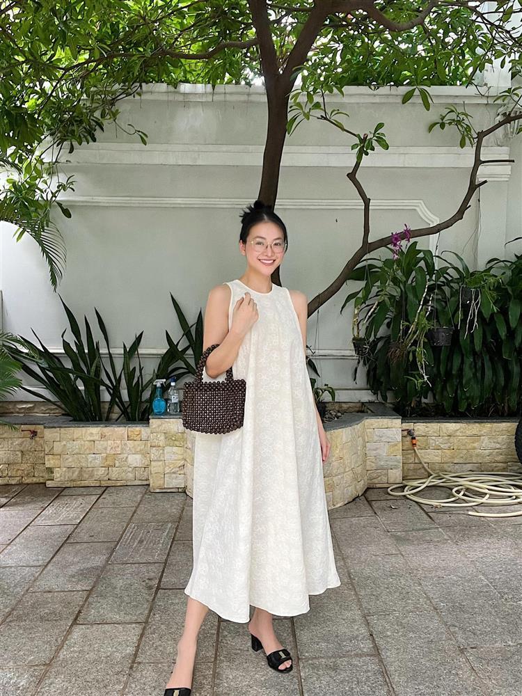 Hoa hậu Phương Khánh ở penthouse vẫn mặc lại đồ cũ từ thời sinh viên-4