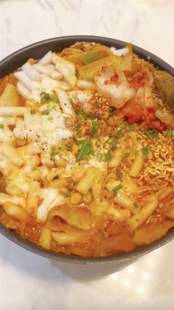 Lọ Lem thể hiện trình nấu ăn không phải dạng vừa-4