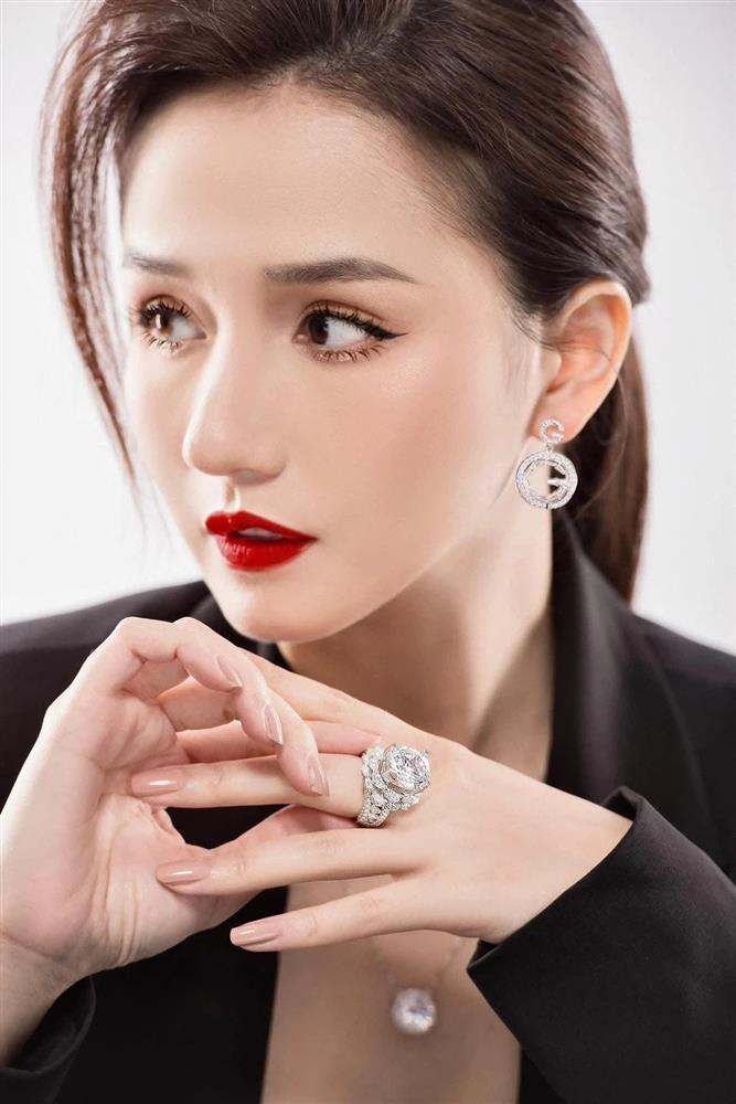 Lã Thanh Huyền sắm trang sức 100 tỷ, cho Mai Phương Thúy mượn nhẫn kim cương-1