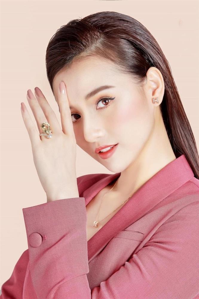 Lã Thanh Huyền sắm trang sức 100 tỷ, cho Mai Phương Thúy mượn nhẫn kim cương-11