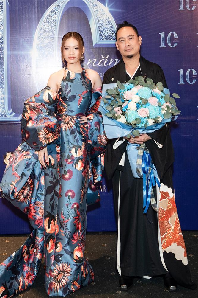 Ngân Anh gợi cảm bên ông xã, Trịnh Kim Chi U50 diện váy lệch vai-10