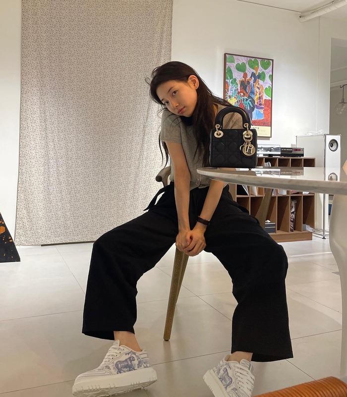 Mặc đồ tối giản đẹp như Suzy với 10 công thức-5