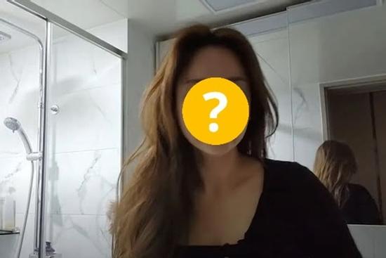 Nữ người mẫu tự tử ngay trên sóng livestream vì bức xúc với đồng nghiệp