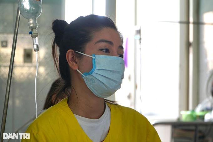 Nữ sinh bị mẹ của bạn đánh tới tấp trên đường đi chơi-2