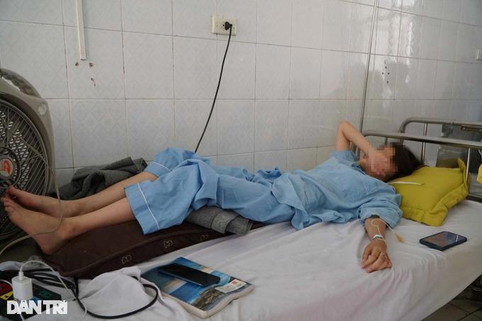 Nữ sinh bị mẹ của bạn đánh tới tấp trên đường đi chơi-3