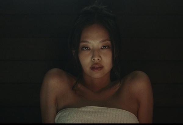 Jennie (BlackPink) đang phải đứng mũi chịu sào cho bộ phim gợi dục-6
