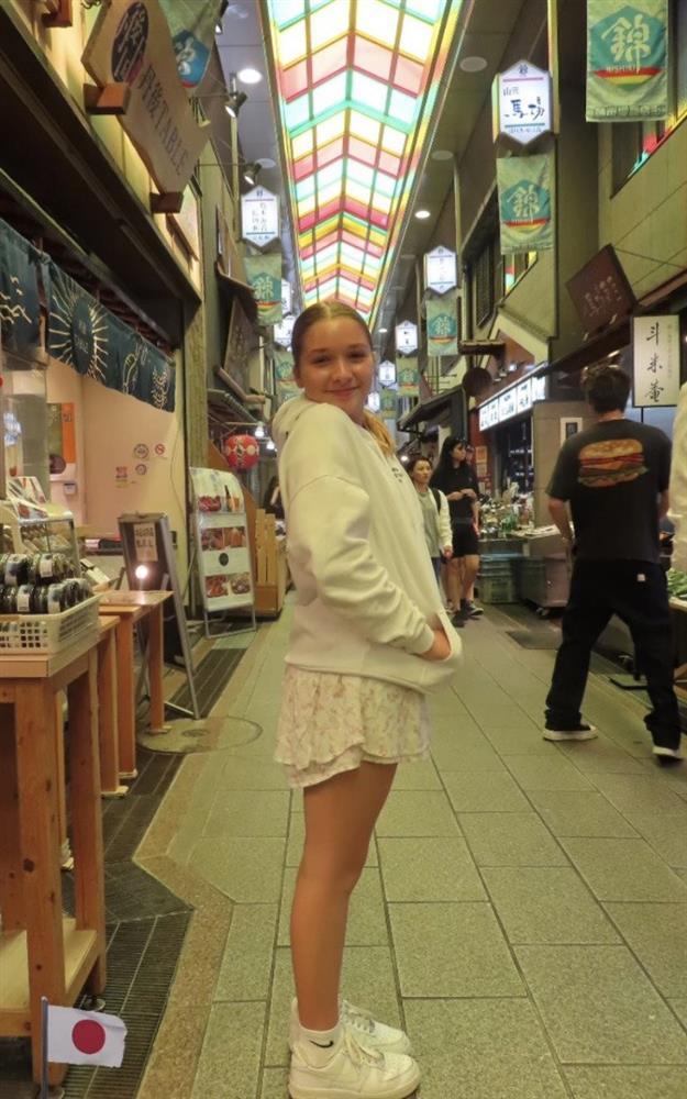 Mẹ là trùm thời trang, Harper Beckham 11 tuổi xách túi bản giới hạn-3