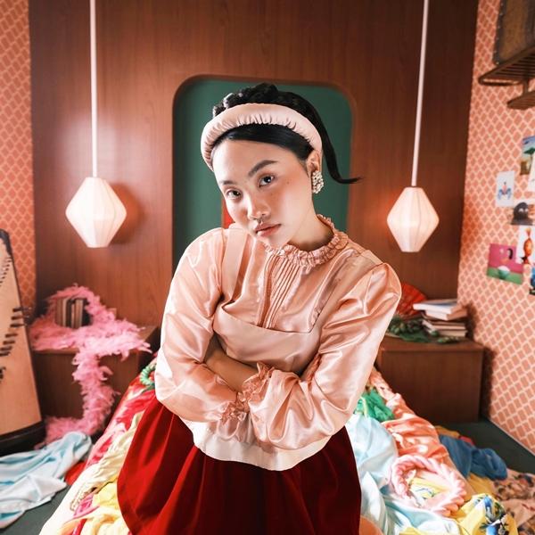 Phương Mỹ Chi tuổi 20: Tôi dành dụm lắm mới mua được 1 món đồ hiệu-9