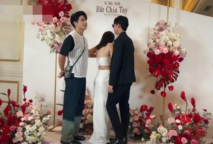 Linh Ka vừa hát vừa khúm núm che chắn tránh lộ hàng vì mặc gợi cảm-6