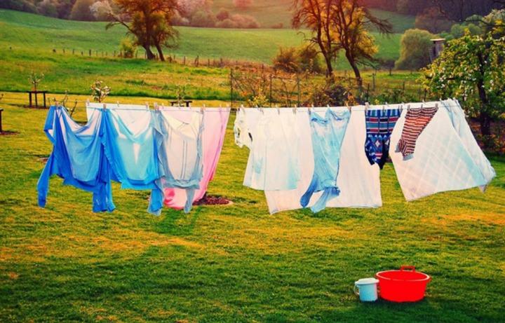 Vì sao phải lấy quần áo vào nhà trước khi trời tối?-1