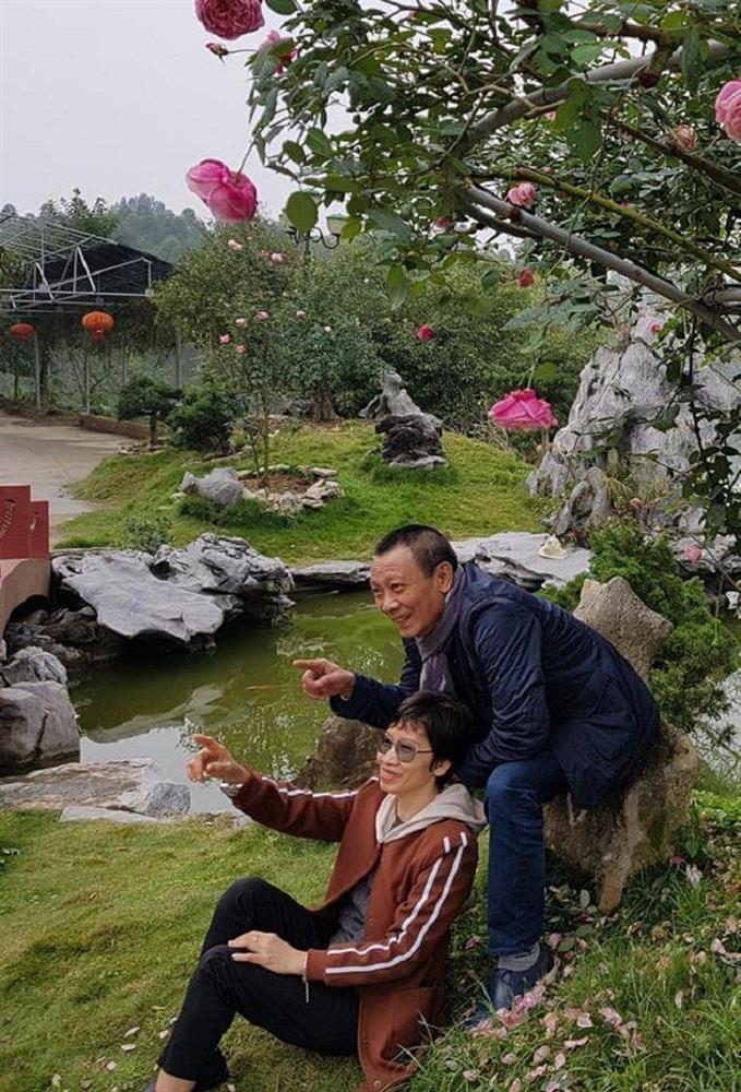 Vợ tóc tém của MC Lại Văn Sâm cực ngầu bên chồng và 2 cháu nội-8