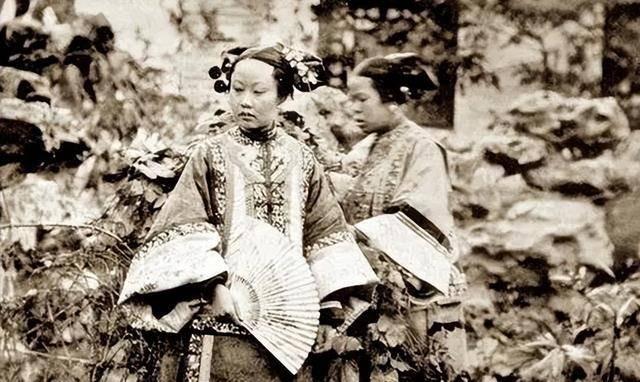 Loạt ảnh hiếm chụp mỹ nữ thời nhà Thanh dưới ống kính nhiếp ảnh gia Pháp-3