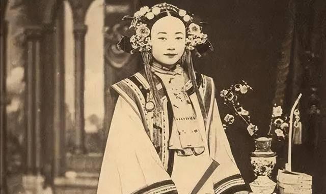 Loạt ảnh hiếm chụp mỹ nữ thời nhà Thanh dưới ống kính nhiếp ảnh gia Pháp-7
