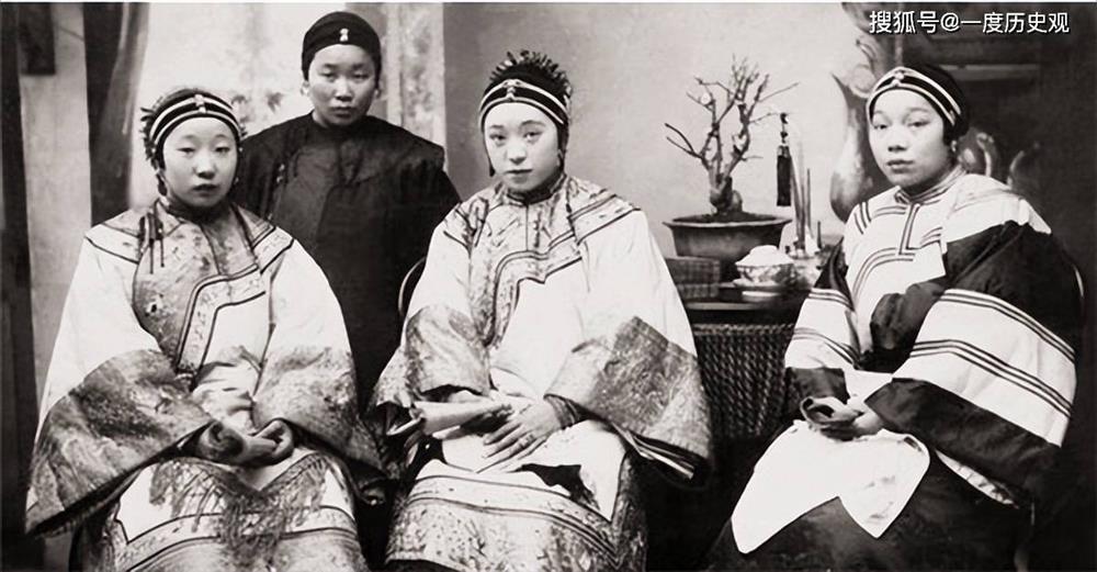 Loạt ảnh hiếm chụp mỹ nữ thời nhà Thanh dưới ống kính nhiếp ảnh gia Pháp-10