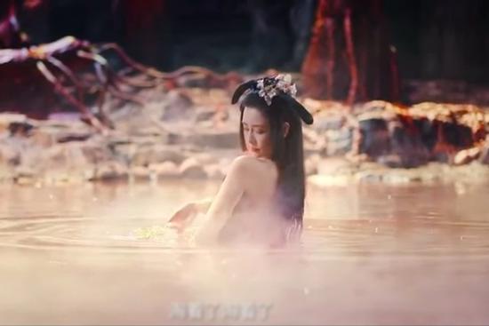 Bản sao Phạm Băng Băng gây tranh cãi với cảnh tắm gợi cảm