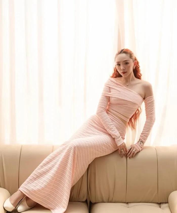 Hoa hậu Tiểu Vy, Lương Thuỳ Linh vai trần gợi cảm-7