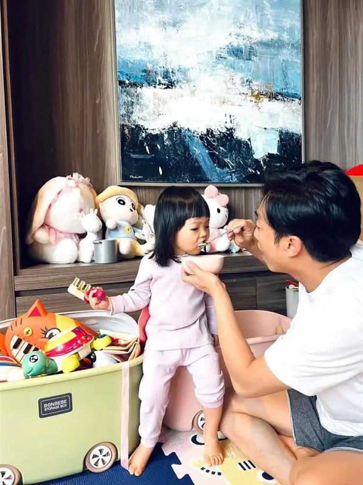 Khoe ảnh chiều con gái, Cường Đô La bị khán giả nhắc nhở mạo hiểm quá-3