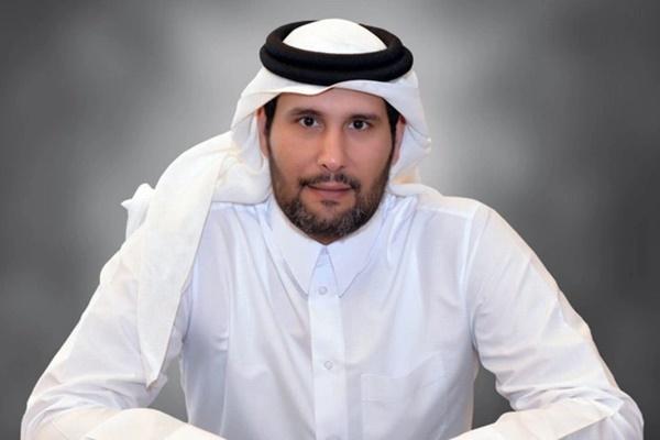 Tỷ phú Jeff Bezos kiên nhẫn chụp hình cho hôn thê trên du thuyền-6