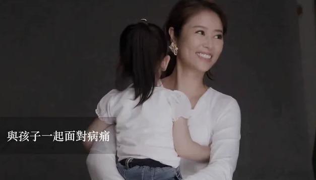 Lâm Tâm Như lần đầu tiên cho con gái 7 tuổi xuất hiện công khai-1