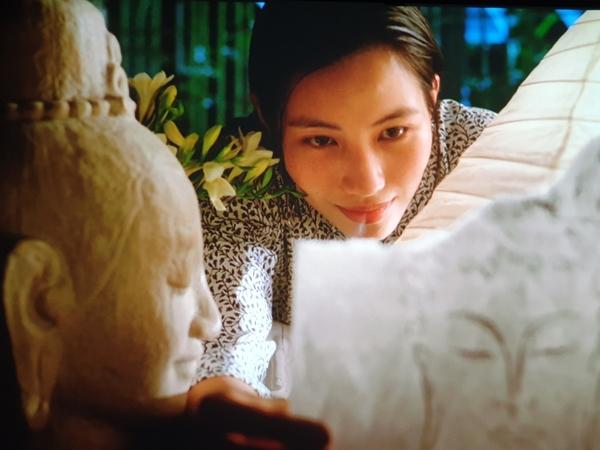 Nữ chính diễn đơ vì gương mặt quá đẹp, quá sang-2