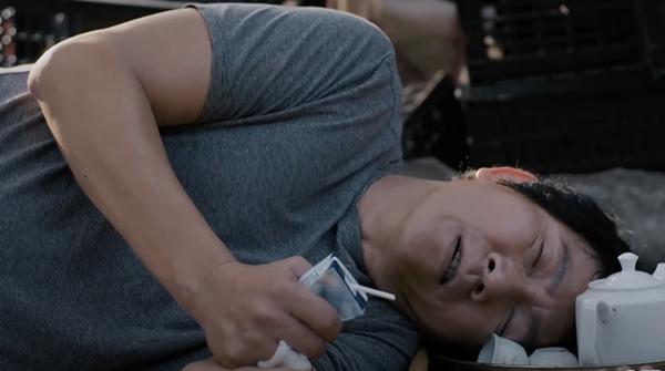 Phân cảnh Lưu (NSƯT Hoàng Hải) ngất xỉu vì bán máu-1