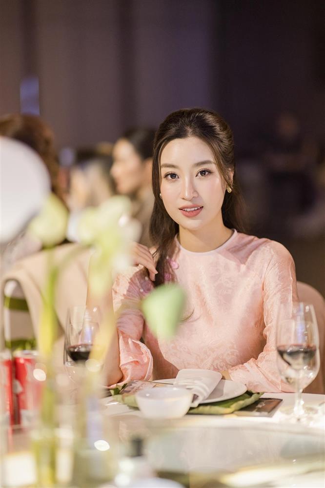 Đỗ Mỹ Linh và chồng chủ tịch sau 8 tháng cưới-14