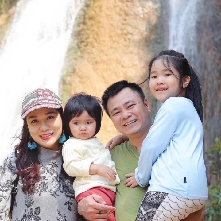 Vợ kém 12 tuổi của Tự Long phản ứng thế nào khi bị nói xấu, đặt điều?-2