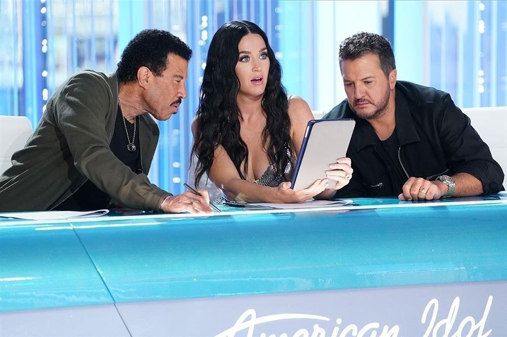 Giám khảo American Idol Luke Bryan bảo vệ Katy Perry trước ồn ào-1