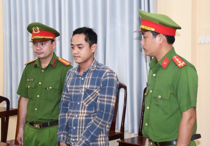 Bắt giam thanh niên chặn đường, đập phá xe cấp cứu-1