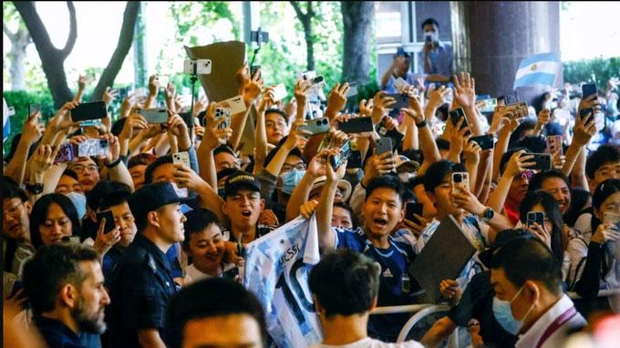 CĐV Trung Quốc phát cuồng vì Lionel Messi, cảnh sát lên tiếng cảnh báo-2