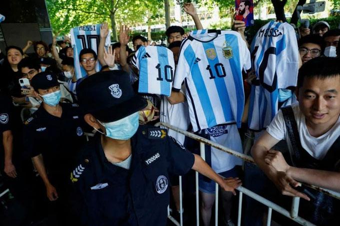 CĐV Trung Quốc phát cuồng vì Lionel Messi, cảnh sát lên tiếng cảnh báo-1
