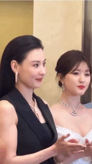 Triệu Lộ Tư gây chú ý khi đọ sắc với đàn chị Trương Bá Chi-1