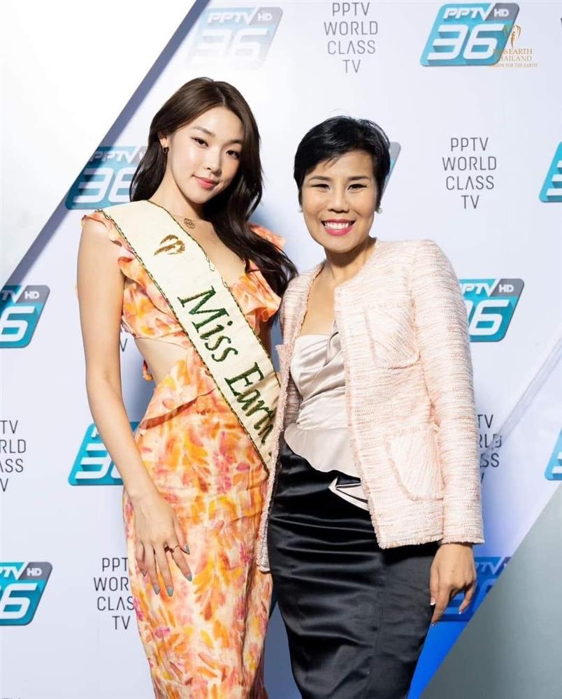 Hoa hậu Trái Đất mặc xuề xòa trên truyền hình Thái Lan-2