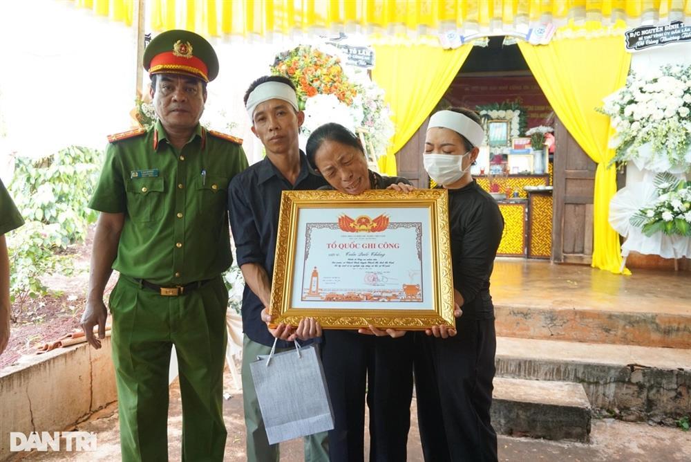 Mẹ liệt sĩ trong vụ tấn công ở Đắk Lắk: Con ơi, sao con đi mãi không về-4