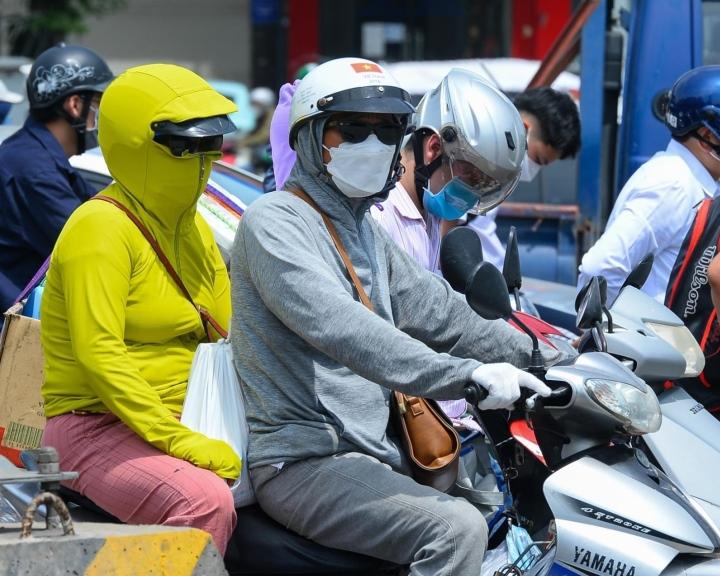 Áo chống nắng cuốn vào bánh xe máy, người phụ nữ bị chấn thương nặng-1