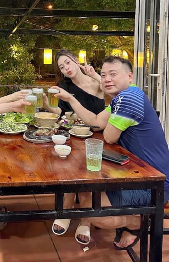 Quẳng cao gót và váy Quỳnh Búp Bê, Phương Oanh thay đổi 180 độ chuyện ăn mặc-6