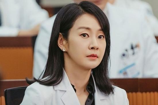 Nữ phụ bị ghét nhất 'Doctor Cha' thành nạn nhân của vụ giả mạo cưới hỏi