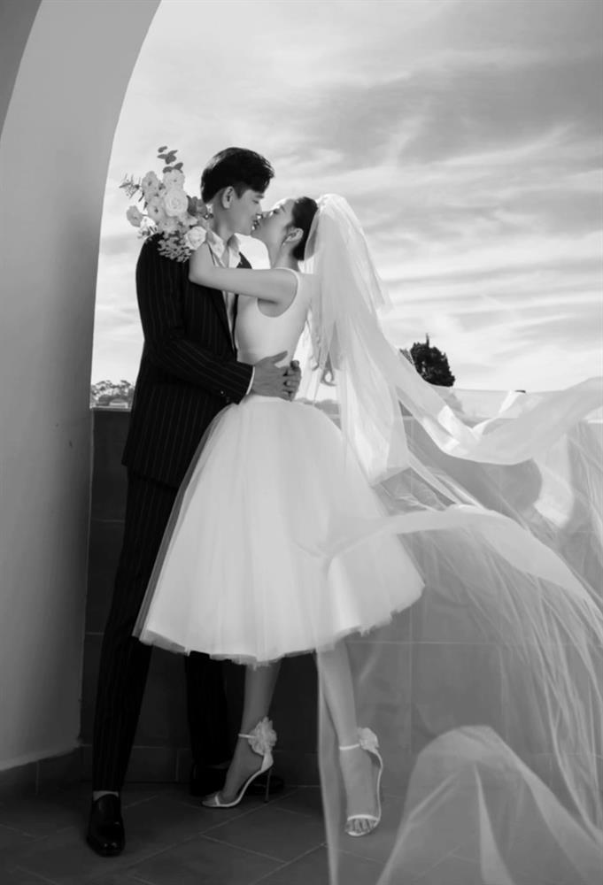 Minh Hằng khoe cận mặt ông xã nhân kỷ niệm 1 năm ngày cưới-3