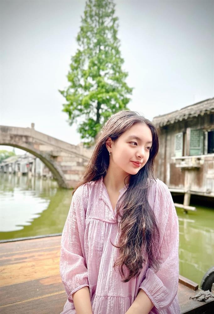Con gái cựu mẫu Thúy Hạnh khoe nhan sắc mỹ nhân nhí ở tuổi 15-1