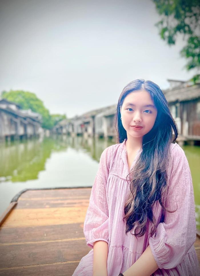 Con gái cựu mẫu Thúy Hạnh khoe nhan sắc mỹ nhân nhí ở tuổi 15-2