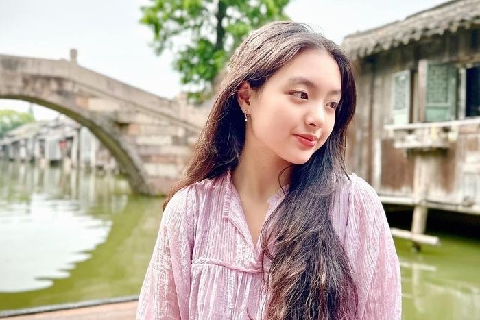 Con gái út siêu mẫu Thúy Hạnh trổ mã, chiều cao vượt trội chị cả-8