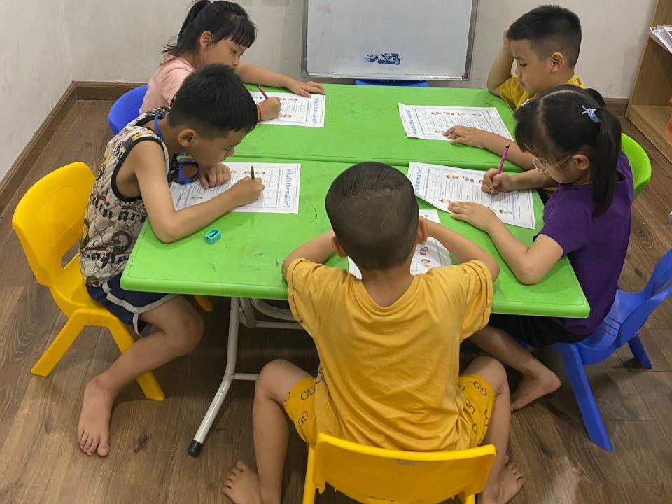 Nỗi khổ mùa hè của nghìn phụ huynh: Con học lớp 4 phải gửi... mầm non-2