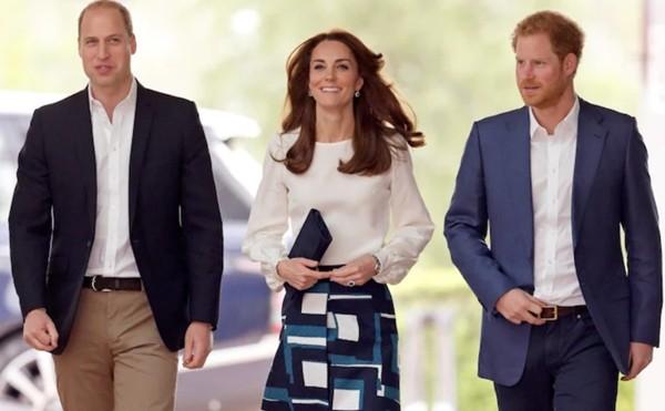 Sự thật Công nương Kate yêu cầu phòng triển lãm gỡ ảnh anh em William - Harry-2