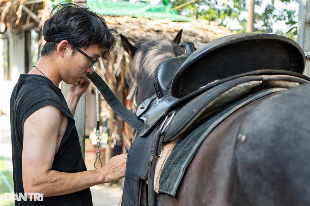 Người trẻ Hà Nội chi tiền triệu mặc cổ phục, học cưỡi ngựa, bắn cung-2