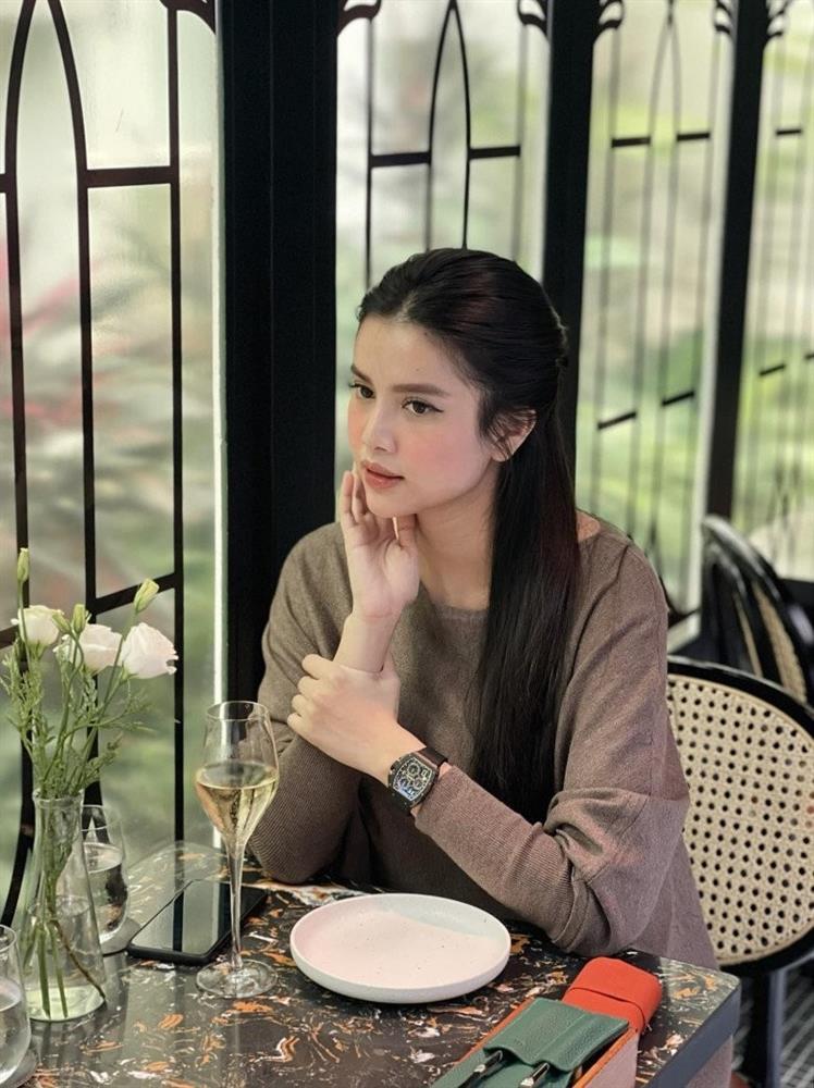 Bạn thân 7 năm kín tiếng của Đỗ Mỹ Linh nhan sắc lẫn danh tính không phải dạng vừa-10