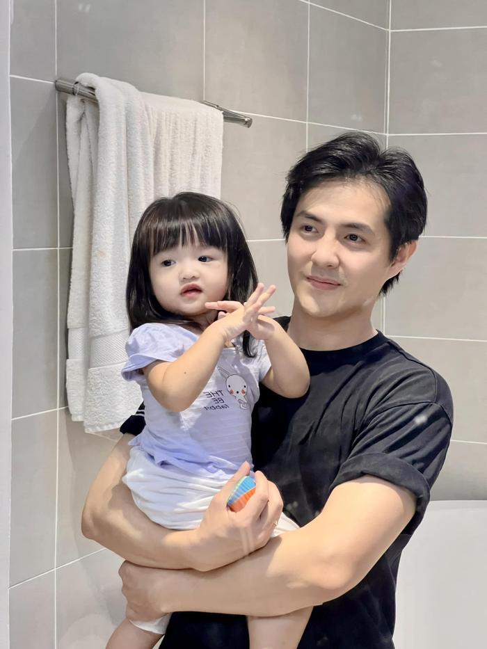 Cường Đô La, Trường Giang và những ông bố Vbiz được con bám hơn mẹ-2
