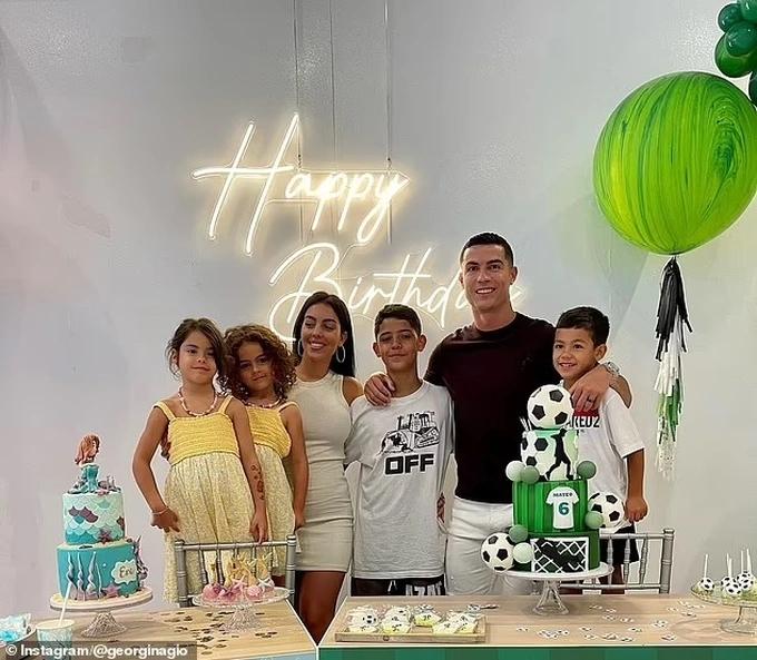 Ronaldo chu cấp 2,5 tỷ đồng mỗi tháng cho bạn gái đến hết đời nếu chia tay-4