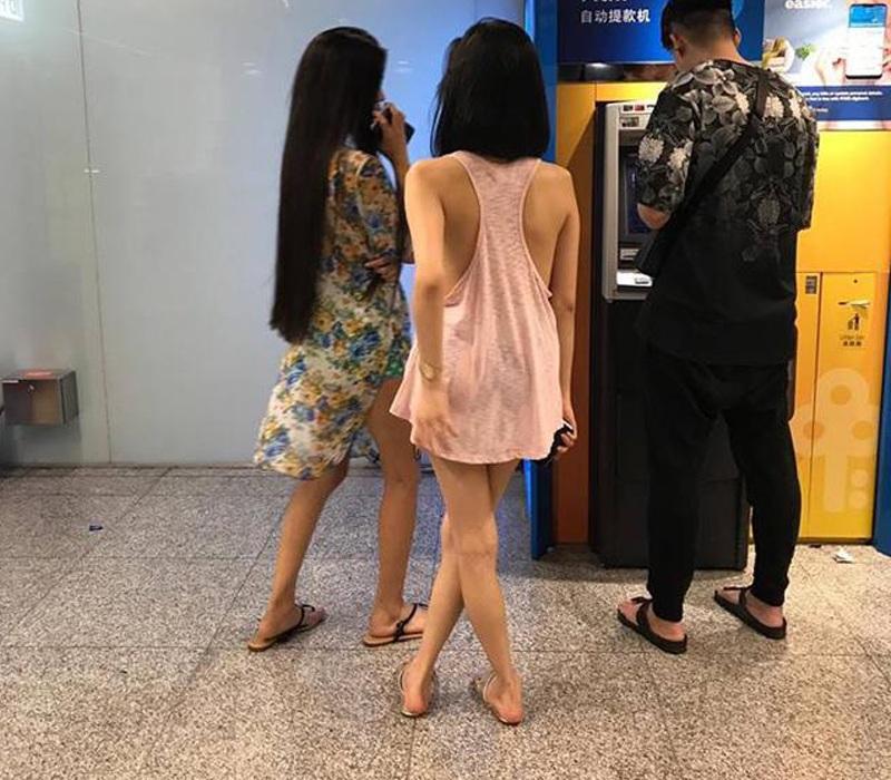 Đáng sợ mùa áo mát nách lên ngôi, không mặc áo ngực là hớ hênh-1