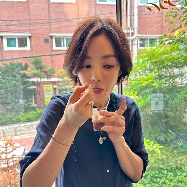 Cận cảnh nhan sắc tuổi 44 của Chae Rim sau nhiều lần lộ di chứng phẫu thuật-2