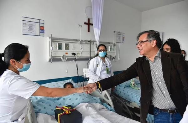 4 em bé sống sót thần kỳ ngồi vị trí nào khi máy bay rơi xuống rừng sâu?-4